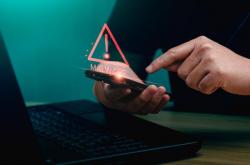 两青少年以游戏代练为名威胁远程锁定他人手机，共勒索7.5万余元 两人均获刑