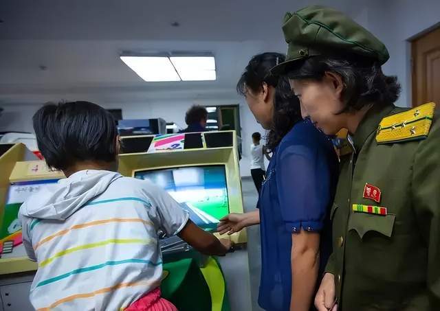 朝鲜网吧开业人满为患，都能玩什么游戏？打使命召唤？