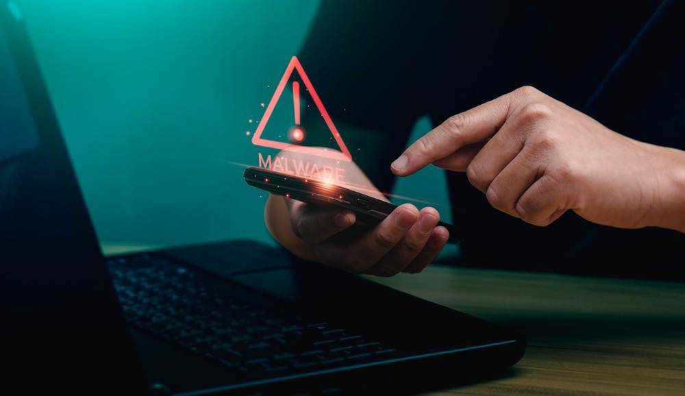 两青少年以游戏代练为名威胁远程锁定他人手机，共勒索7.5万余元 两人均获刑